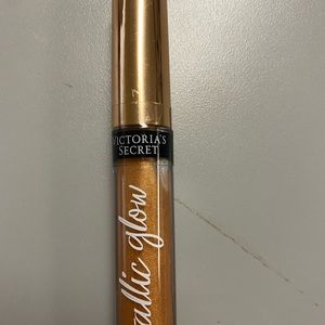 VS 24k gold lip gloss